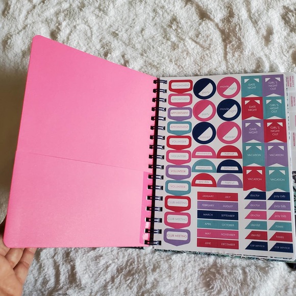 Vera Bradley 12 Months Non-Dated Planner - Picture 2 of 6